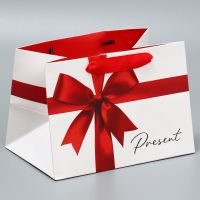 Пакет подарочный с широким дном «Подарок» 